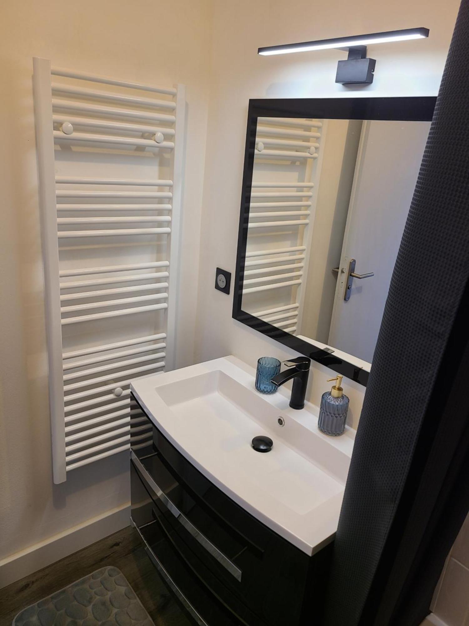 Appartement Joli T2 Proche Gare Avec Vue à Annemasse Extérieur photo