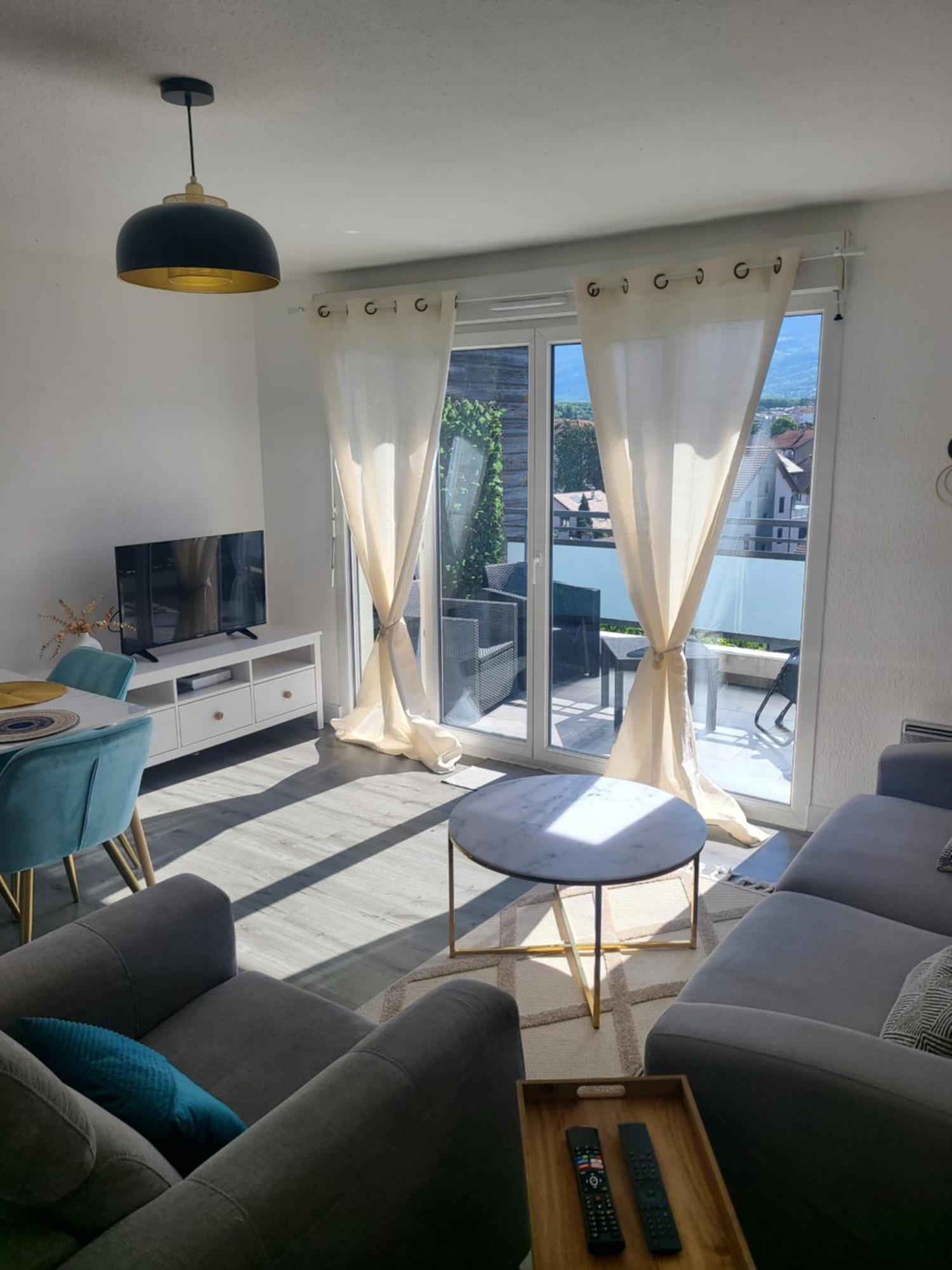 Appartement Joli T2 Proche Gare Avec Vue à Annemasse Extérieur photo